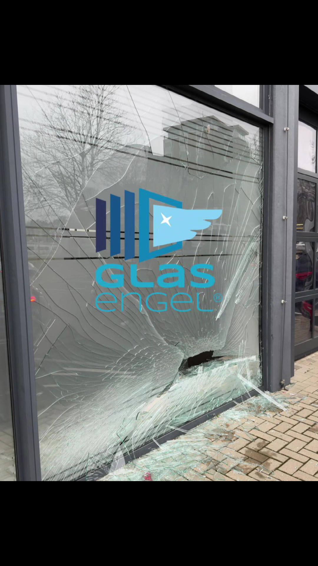 Notverschalung nach Glasschaden in Braunschweig - Braunschweig